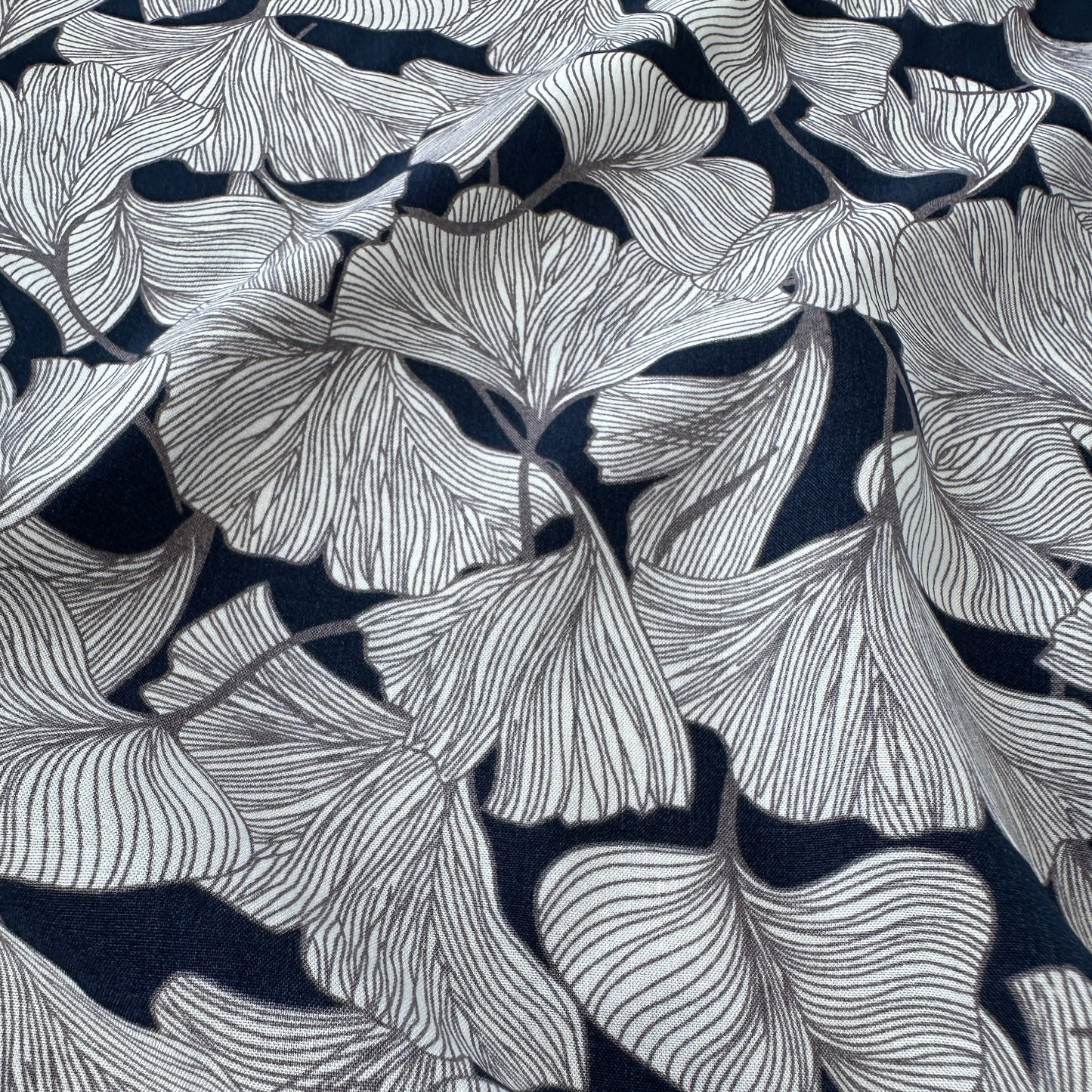 Ginkgo Leaves Viscose Fabric in Navy