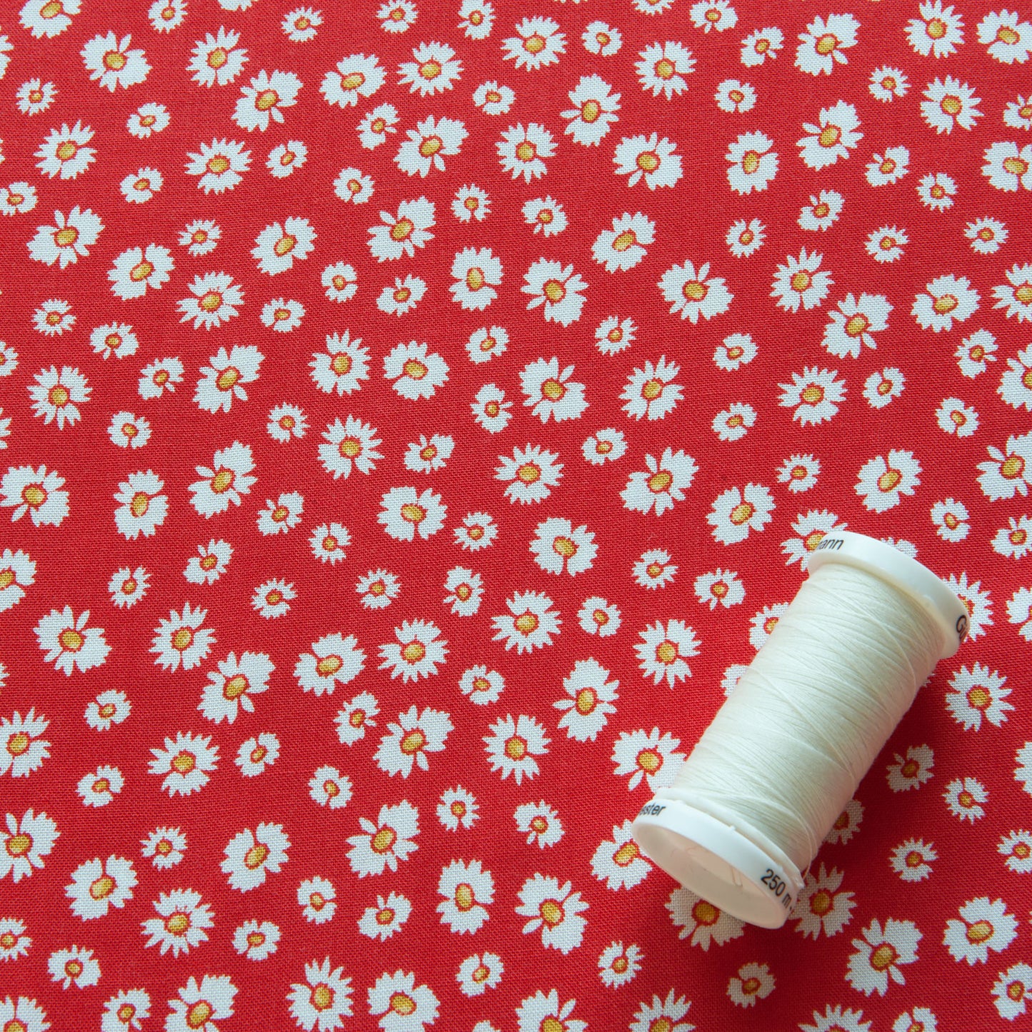 Daisies Viscose in Red - 80cm