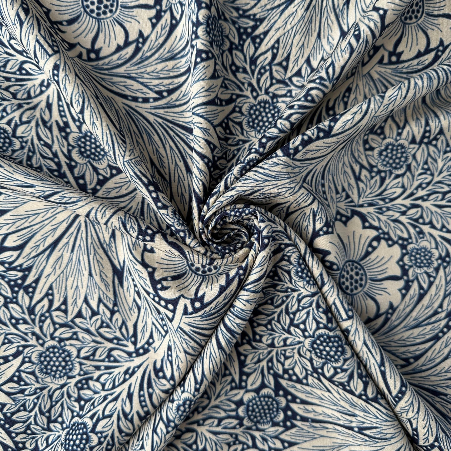 Flowery Viscose Fabric in Navy