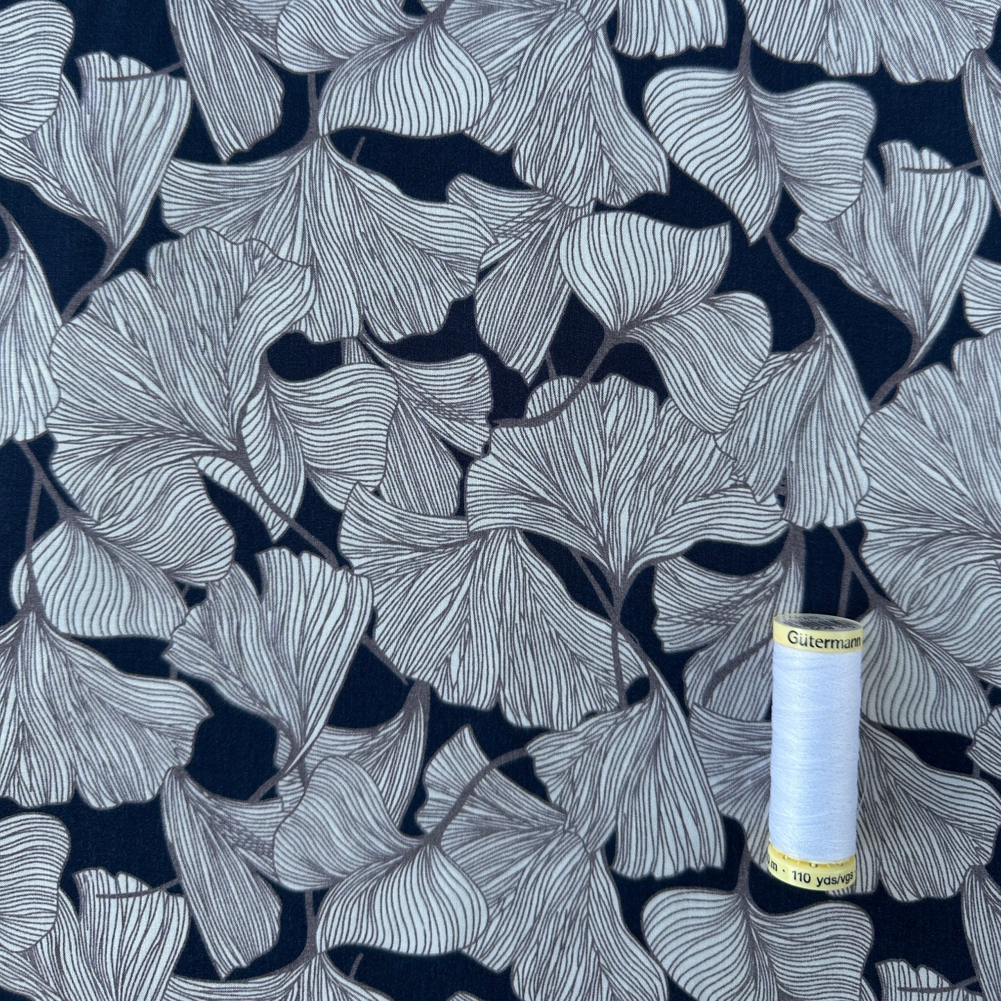 Ginkgo Leaves Viscose Fabric in Navy