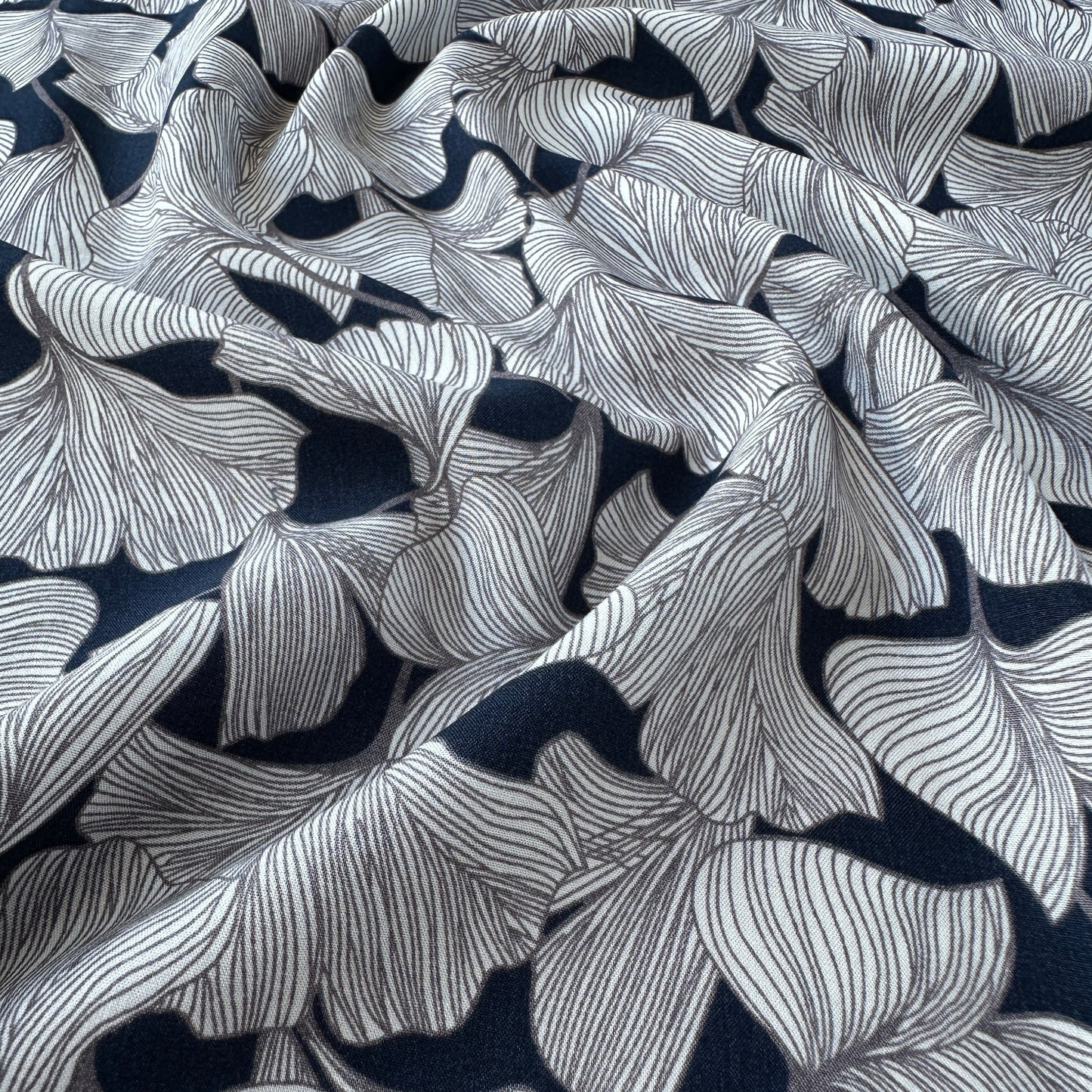 Ginkgo Leaves Viscose Fabric in Navy