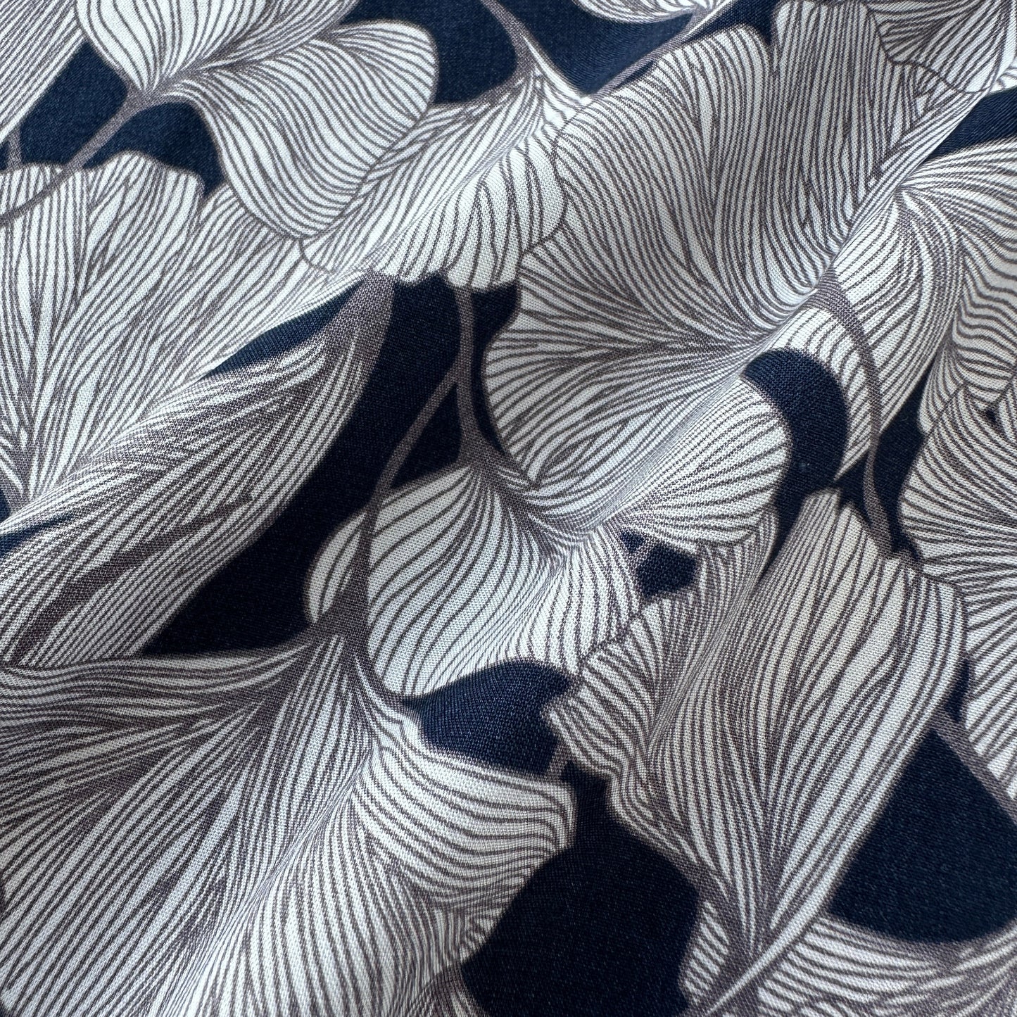Ginkgo Leaves Viscose Fabric in Navy