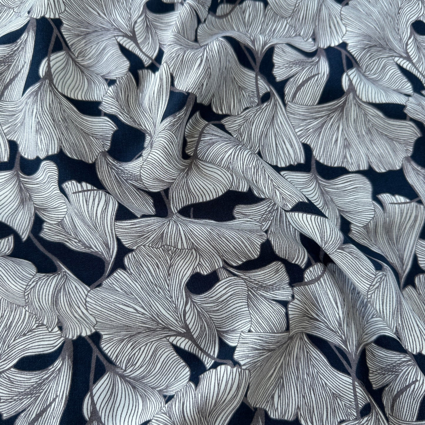 Ginkgo Leaves Viscose Fabric in Navy